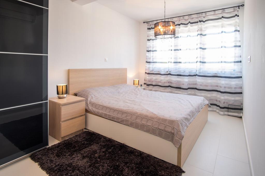 Luxury Spa Apartment Luna Njivice Room photo