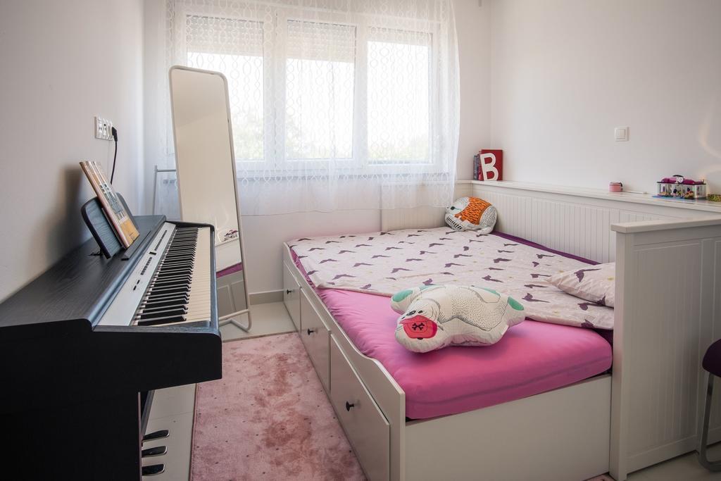 Luxury Spa Apartment Luna Njivice Room photo